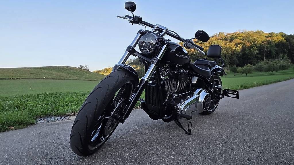Chopper: ***Harley Davidson Softail Breakout*** – Usato da Regensberg venduto da Babaamoe