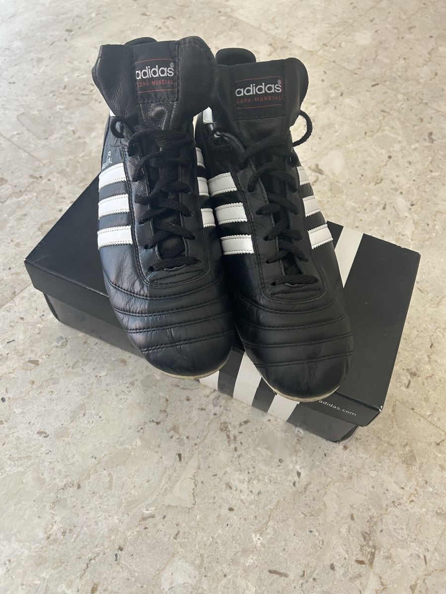 Adidas Scarpe da uomo: Scarpe da calcio num 44 – Nuovo e nell'imballaggio originale da Locarno venduto da Matic04