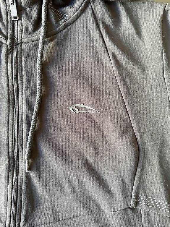Maglioni & Felpe: Smilodox Hoodie – Usato da Basel venduto da Klingelbergstrasse 2