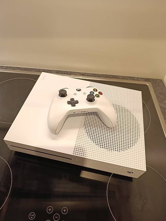 Console: Xbox One S 1TB weiss – Usato da Ennenda venduto da jba_xly8 4