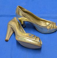 Goldfarbene Plateau-Pumps Gr. 38