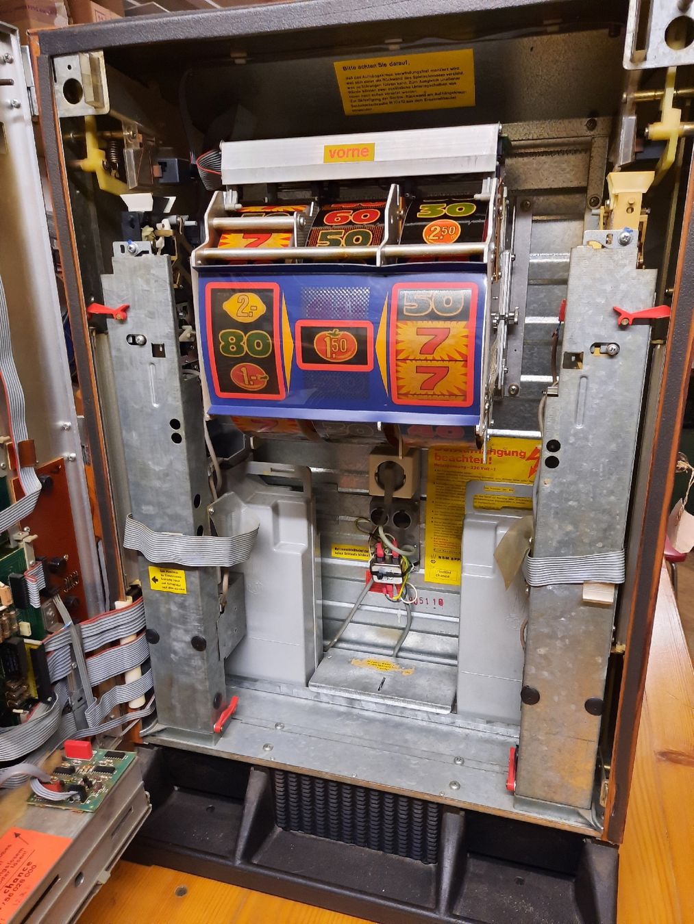 Spielautomaten: Machine à sous – Gebraucht aus Valeyres-sous-Rances von Cor_vintage_7 5