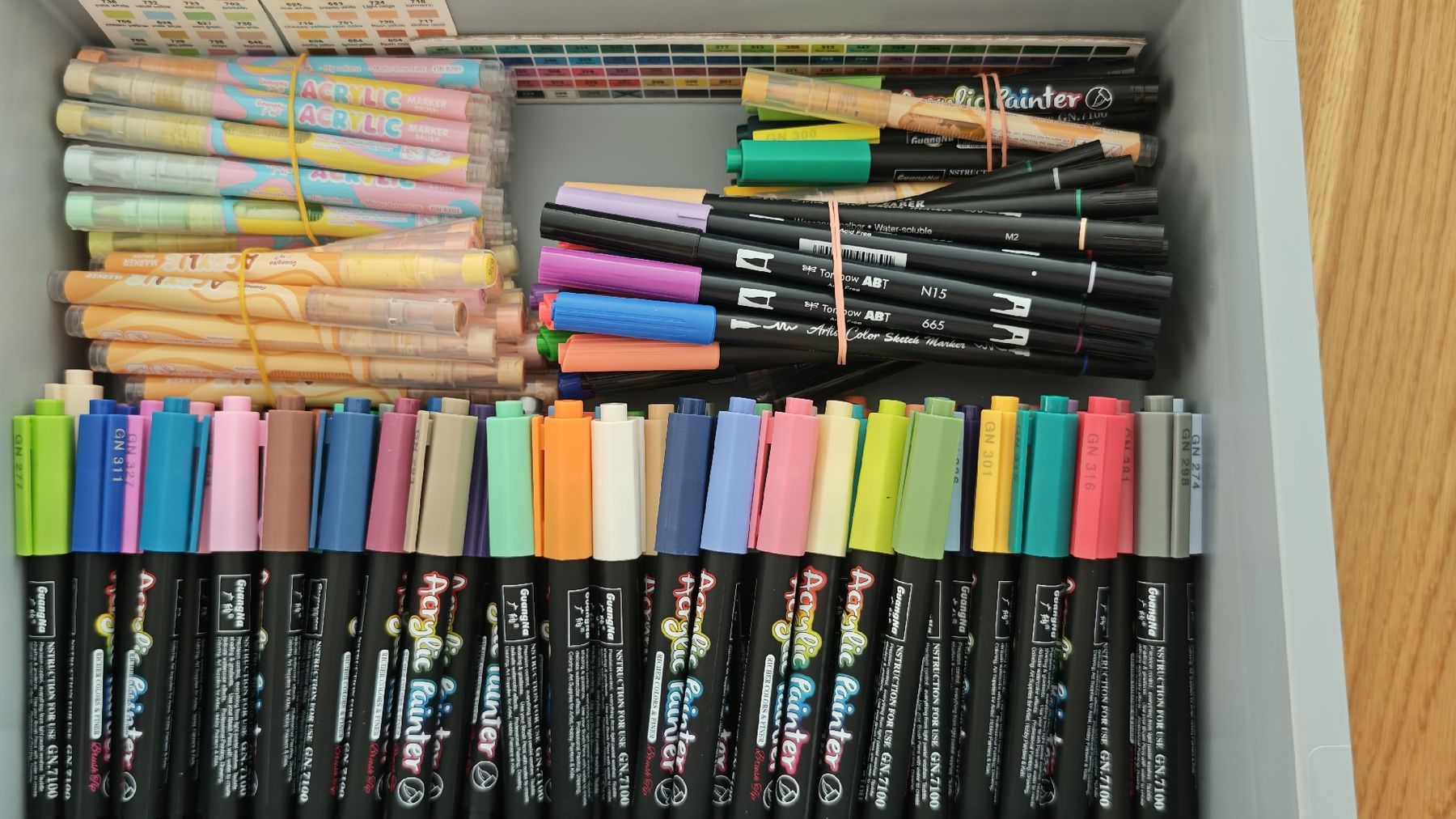 Stylos & Marker: Acryl Stifte – D'occasion à Kriegstetten par obiriski