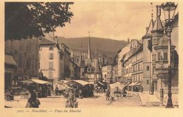 Neuchâtel (NE) Marktplatz mit Verkaufsständen, historischen