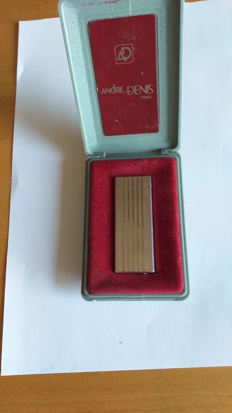Briquets: Feuerzeug – D'occasion à Wünnewil par 04Blume