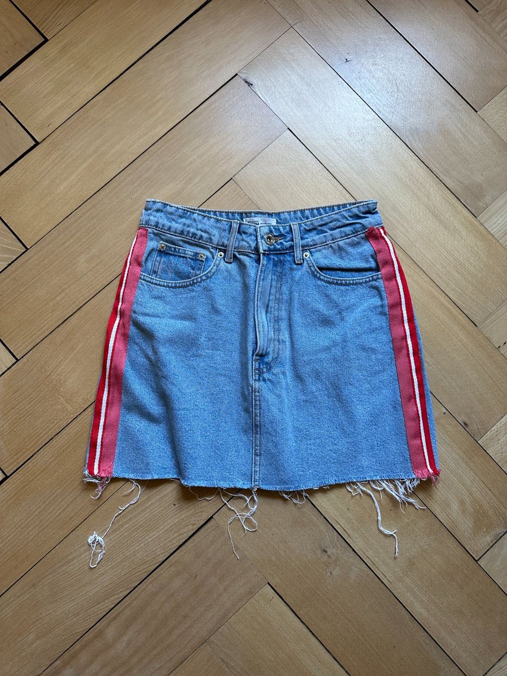 Zara Gonne: ZARA - Jeansrock hellblau S – Usato da Zürich venduto da Diazaio