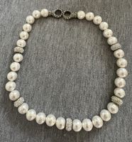 Elegante Halskette mit Perlen und Strass, neuwertig!