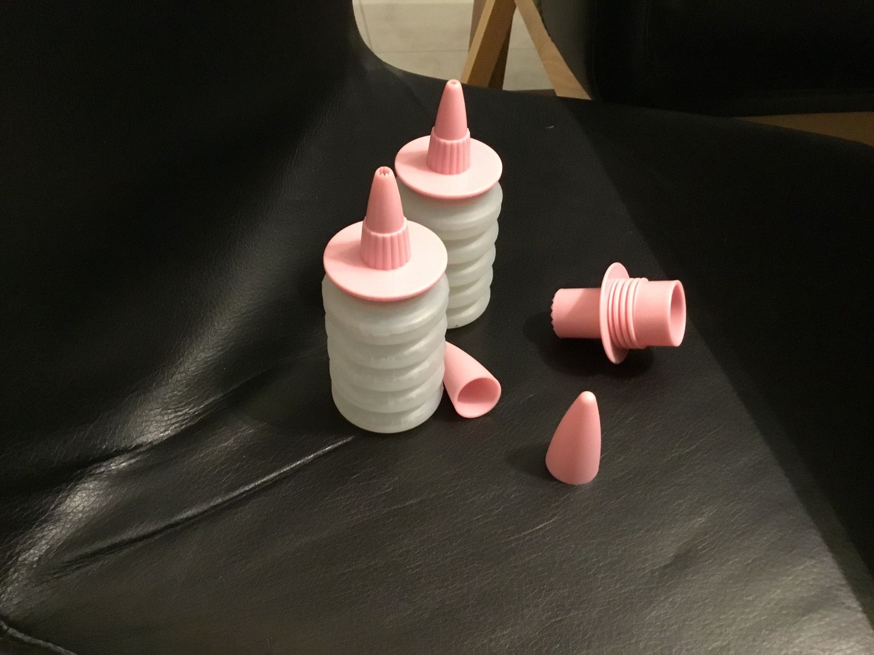 Elettrodomestici da cucina: 2x Garnierhilfe, Spritzflasche für Backwaren, rosa – Usato da Würenlos venduto da Starceve