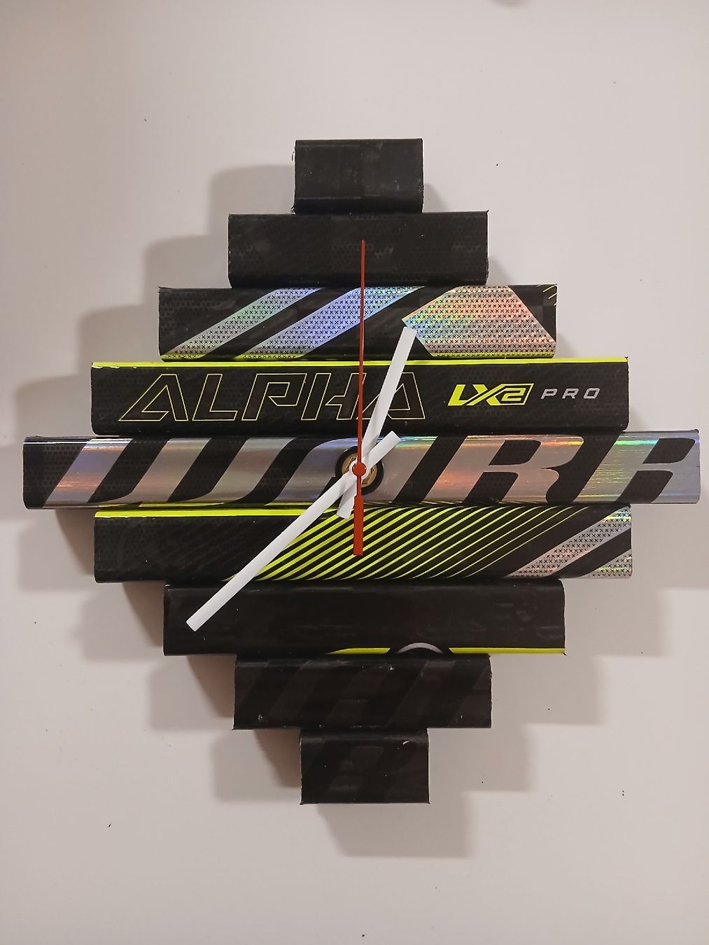 Orologi: Hockey stick clock, Warrior Alpha 27x27 cm – Usato da Taverne venduto da damigiano