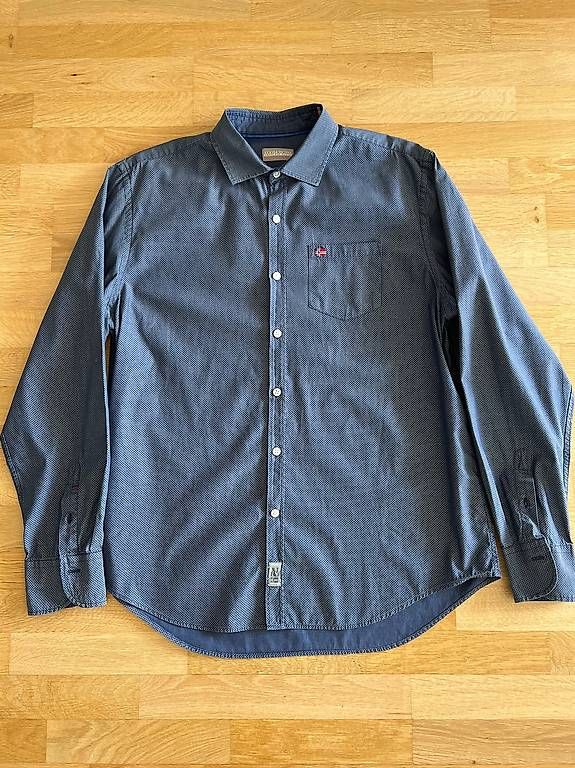 Chemises: Napapijri Herrenhemd Gr. XL Regular Fit – D'occasion à Bern par tam_vv72