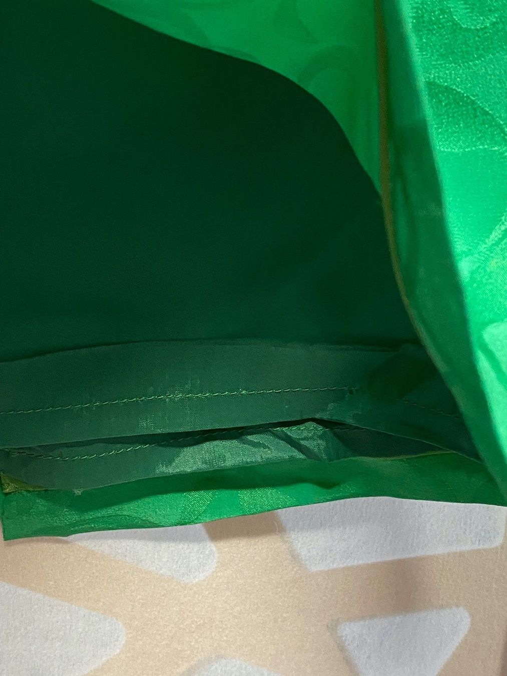 Kleider: Belle robe verte en soie. S – Neu (gemäss Beschreibung) aus Grund b. Gstaad von PlageNeige 3
