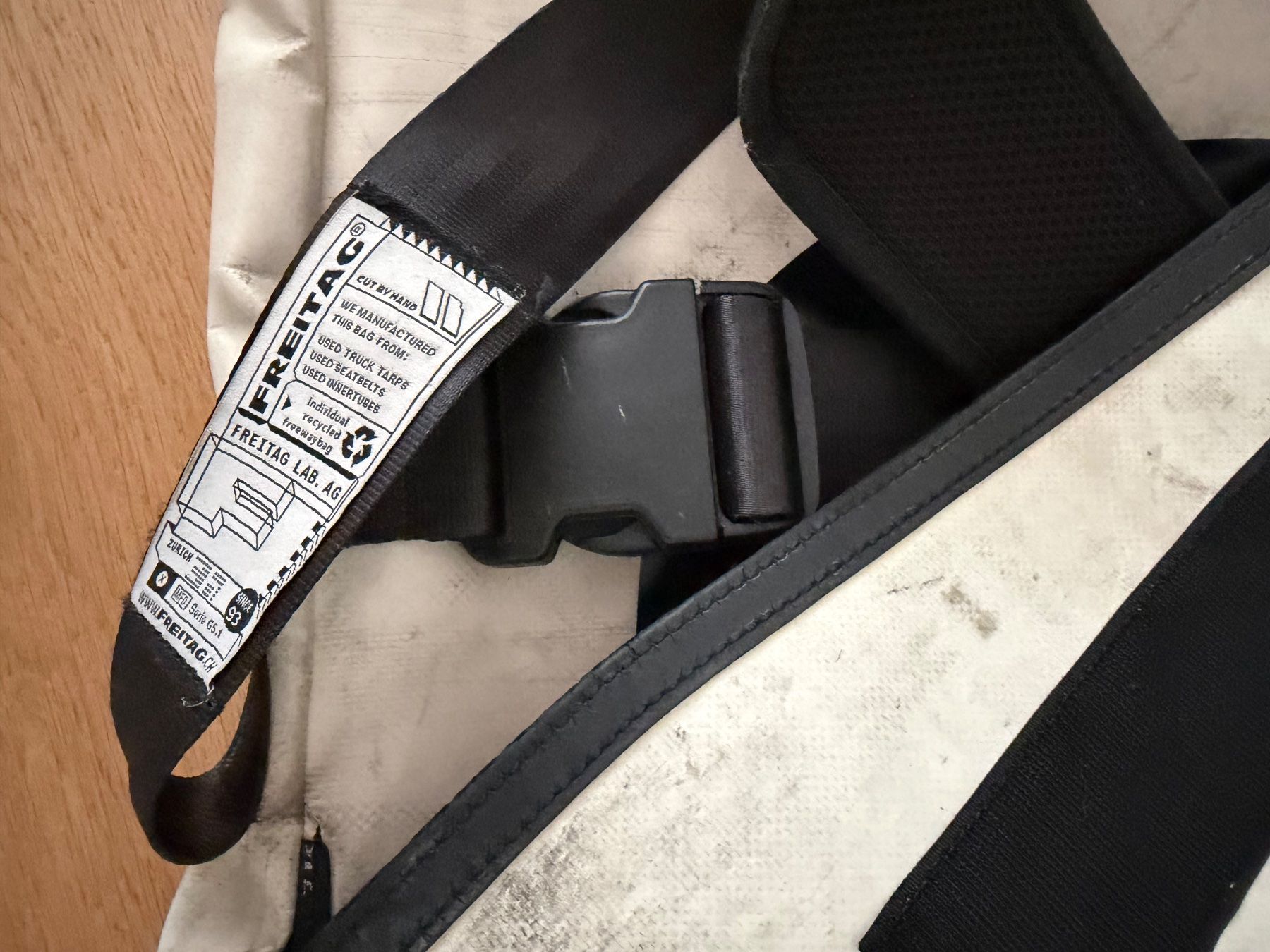 Freitag Taschen: Freitag Umhängetasche Modell Dexter – Gebraucht aus Bürglen UR von Erwin-Edith 5