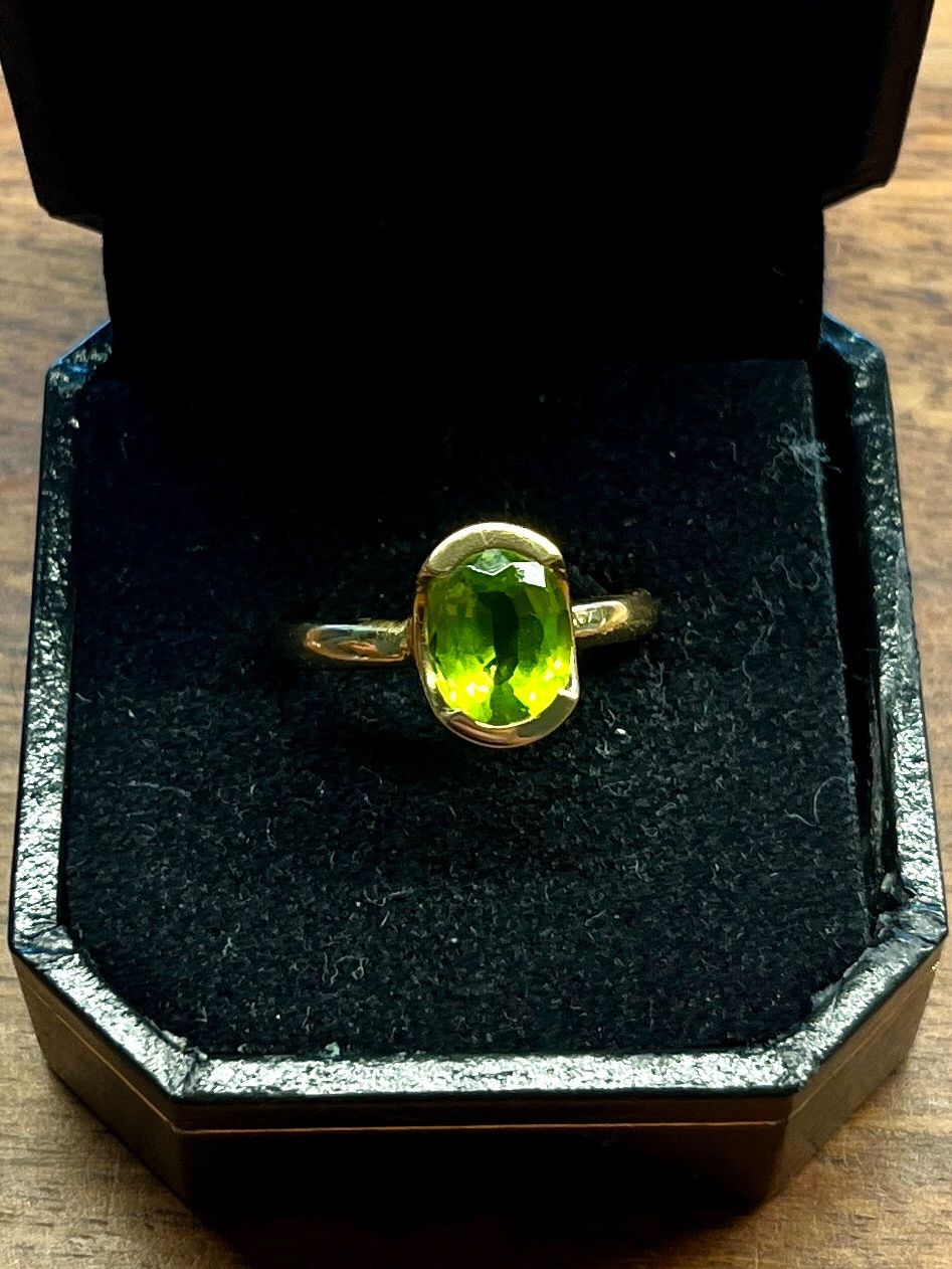 Anelli: 18 Karat Goldring mit Peridot Stein – Usato da Horw venduto da mel_j56q