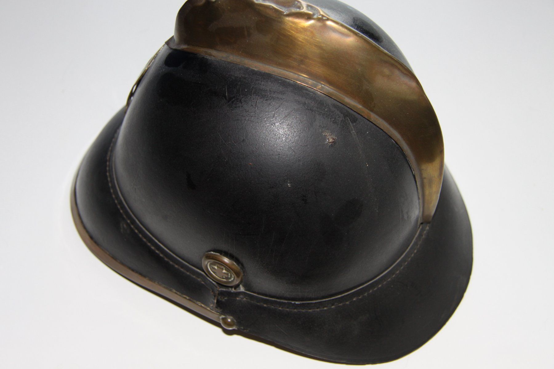 Feuerwehr: Feuerwehrhelm Schweiz, Lederhelm mit R Emblem – Gebraucht aus Baar von ben_vrx8 1