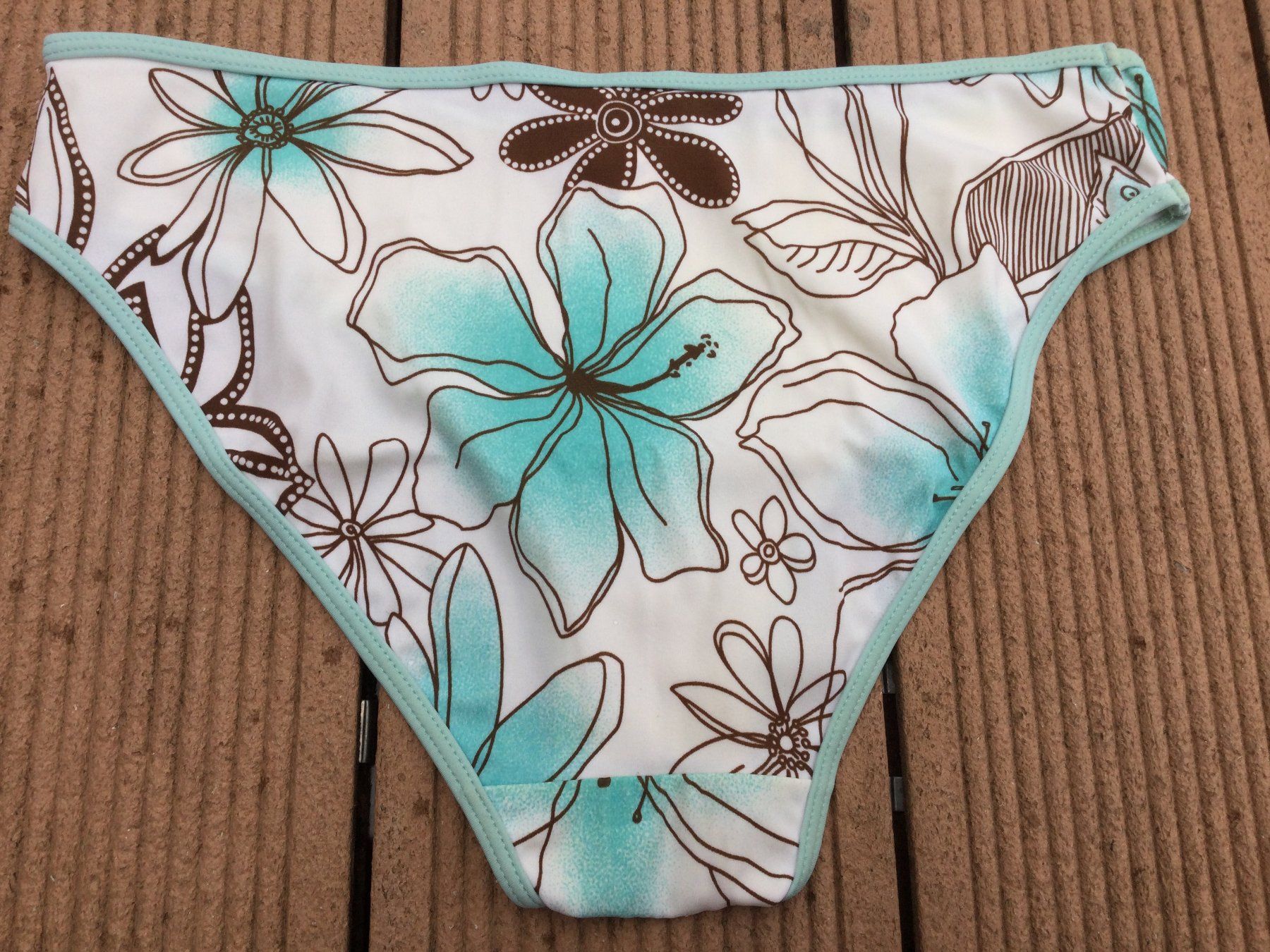 Costumi da bagno & Bikini: Maillot de bain/Bikini motifs fleurs & sequins, taille M – Usato da Agiez venduto da chouchanelle 8