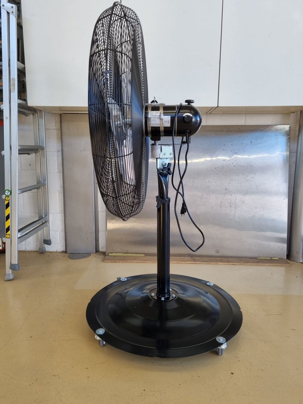Ventilatoren: Ventilator 76 cm Durchmesser, Standmodell – Gebraucht aus Kriessern von Eddiemouse 1
