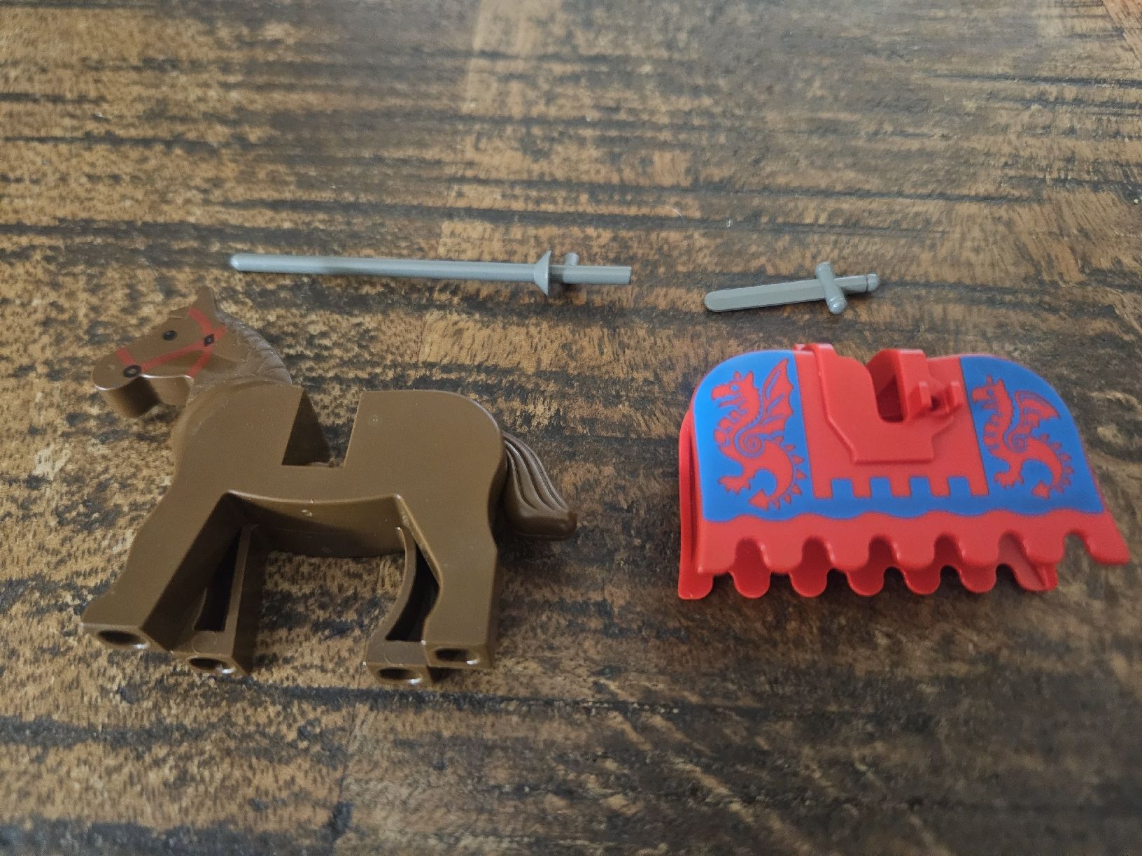 Lego Kit di costruzioni: lego Red Horse Barding, 2490pb02 – Usato da Confignon venduto da Ecrofigs 3