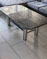 Edler Couchtisch mit massiver Granitplatte