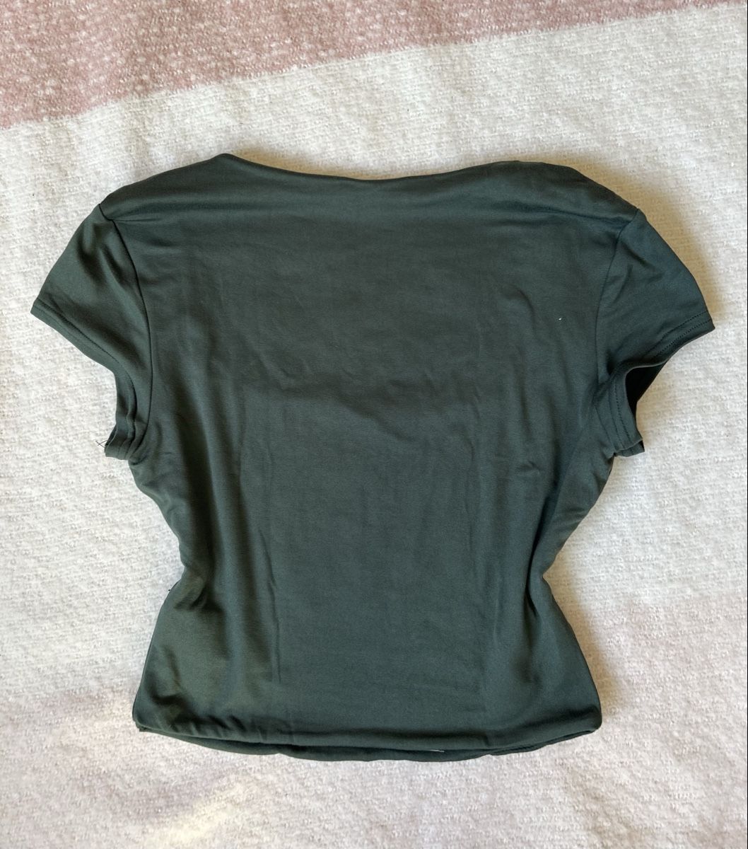 T-shirts: Dunkelgrünes Kurzarmshirt – Neuf (Voir description) à Bad Ragaz par ser_xc7t 1
