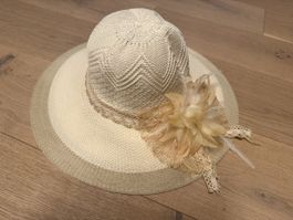 Sommerhut, neuwertig, mit Blüte – perfekter Sonnen-Schutz
