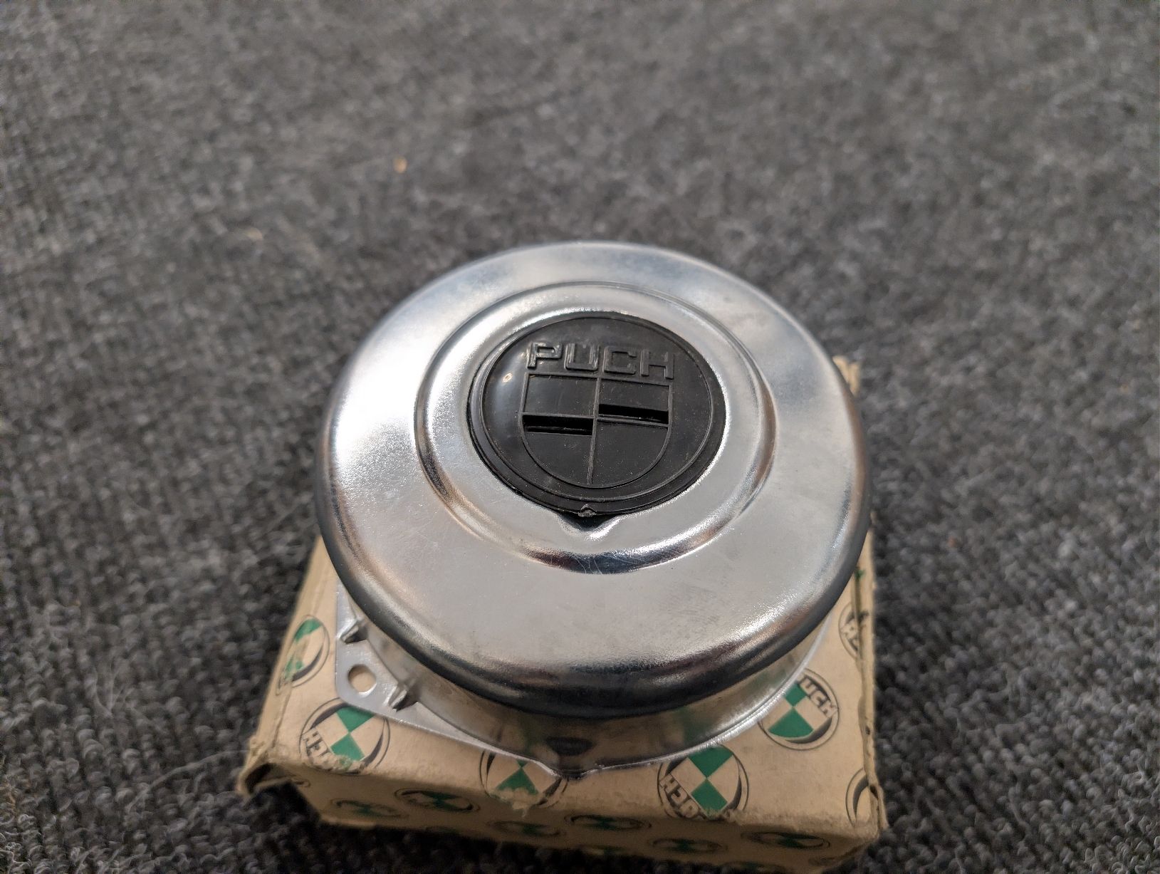 Puch Parti ricambio per ciclomotori: Puch E50 Zündungsdeckel NOS Neu Original  – Nuovo e nell'imballaggio originale da Mellingen venduto da jea_hkf9 1
