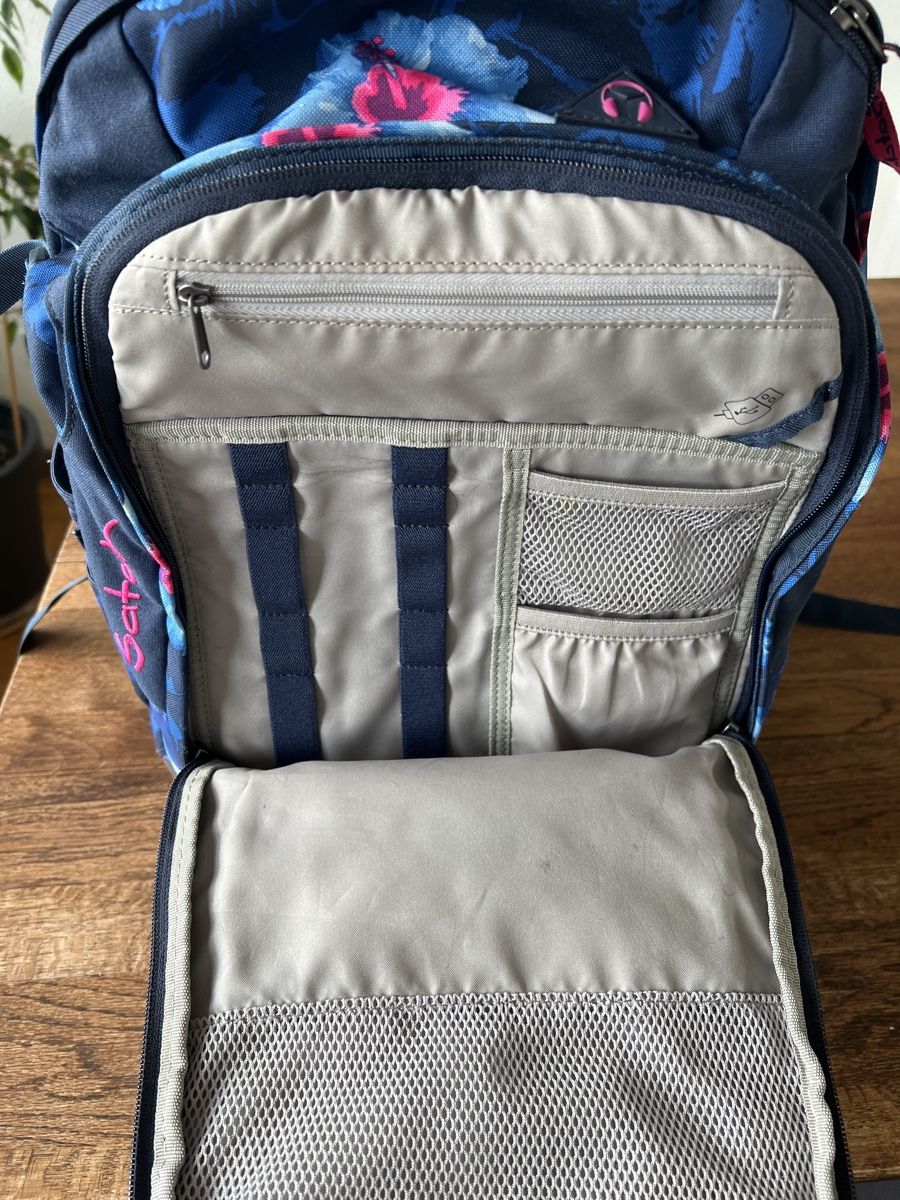 Borse & Zaini: Backpack floral print navy blue good condition – Usato da Zug venduto da poi_dgf5 3