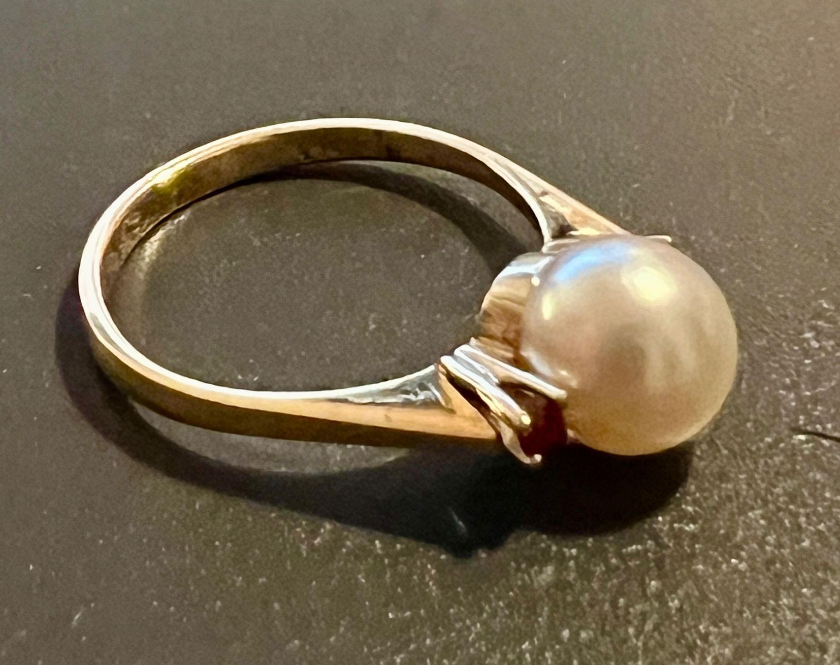 Ringe: Gold-Ring 14K mit Perle und Rubinen – Gebraucht aus Chur von Penting1935 1