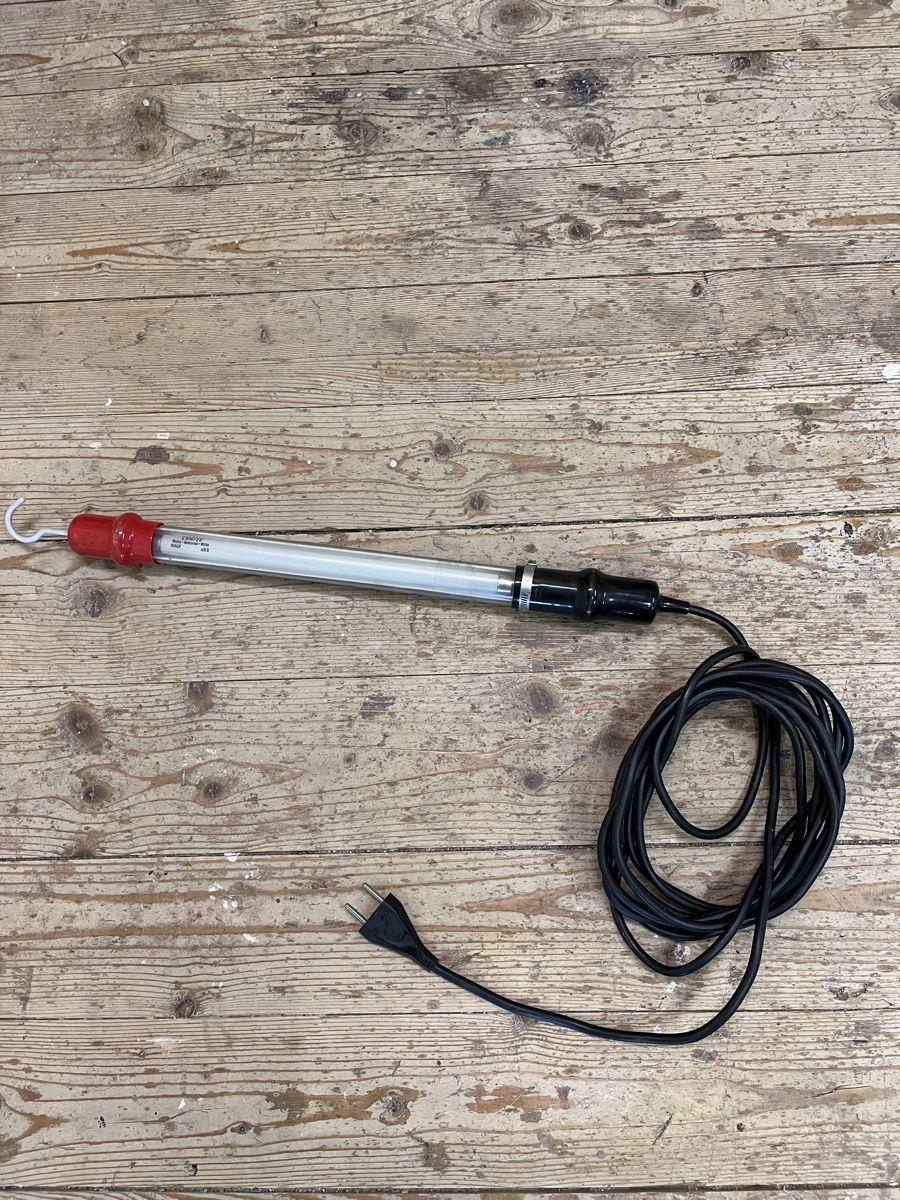 Lampade: Stablampe 220V mit 5m Kabel – Usato da Sissach venduto da Stunter