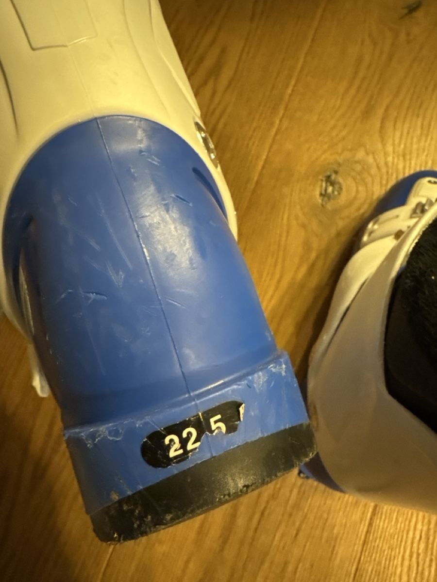 Scarpe per ragazzi: Kinder Skischuhe Grösse 22.5 – Usato da Jegenstorf venduto da Christo0211 4