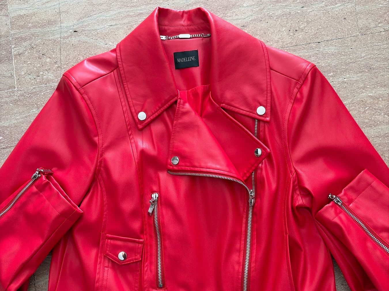 Madeleine Giacche: Madeleine Kunstlederjacke Bikerstyle knallrot, Gr. 38/40 – Nuovo (secondo la descrizione) da Massagno venduto da Hillary 2