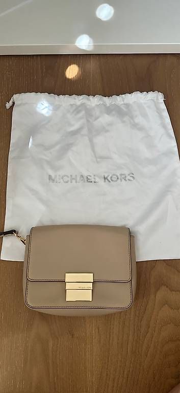 Taschen für Damen: Michael Kors Clutch – Gebraucht aus Kaiseraugst von asl_c2pj