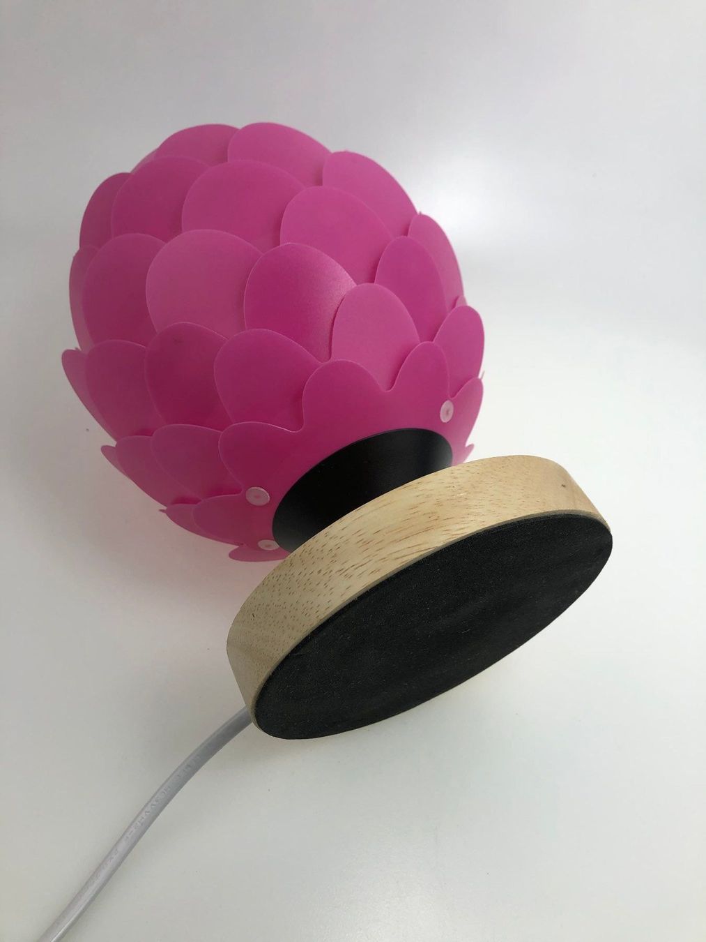 Lampade: Tischlampe in pink mit Holzfuss – Nuovo e nell'imballaggio originale da Schaffhausen venduto da ky-shop 5