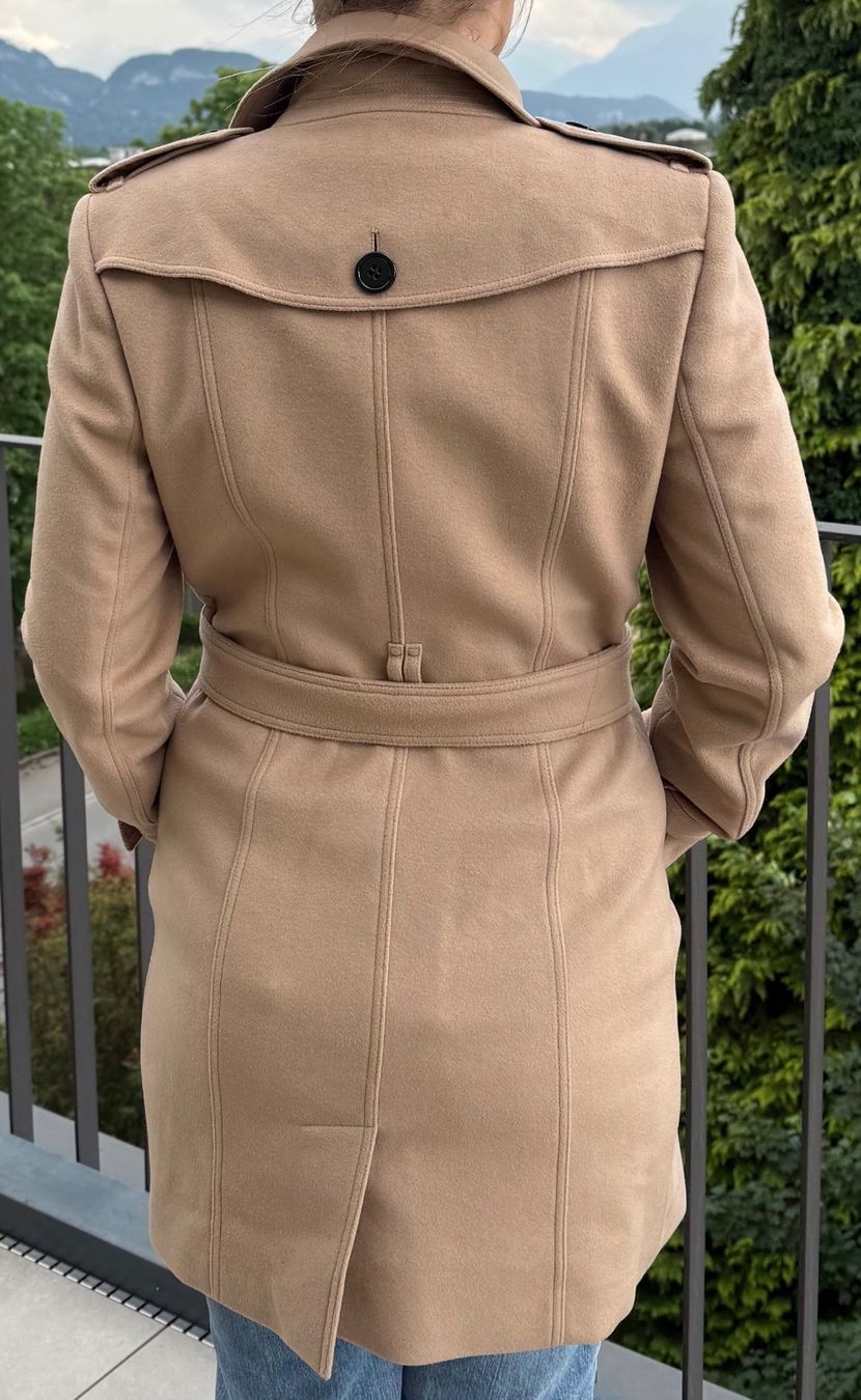 Burberry Cappotti: Burberry Damen Trenchcoat 36 Neu – Nuovo (secondo la descrizione) da Küssnacht am Rigi venduto da TheMarket55 4