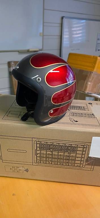 Casques & visières: Helm – Neuf avec emballage d'origine à Arbon par Secretpacks-SchLau