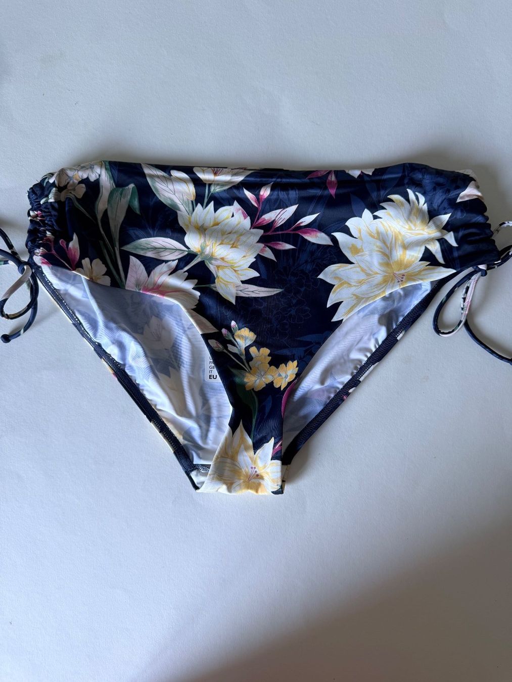 Triumph Badekleider & Bikinis: TRIUMPH, Bikini Midi BOTANICAL LEAF, Grösse 42, Blau/Blumen – Neu und originalverpackt aus Rudolfstetten von gst_g7xl