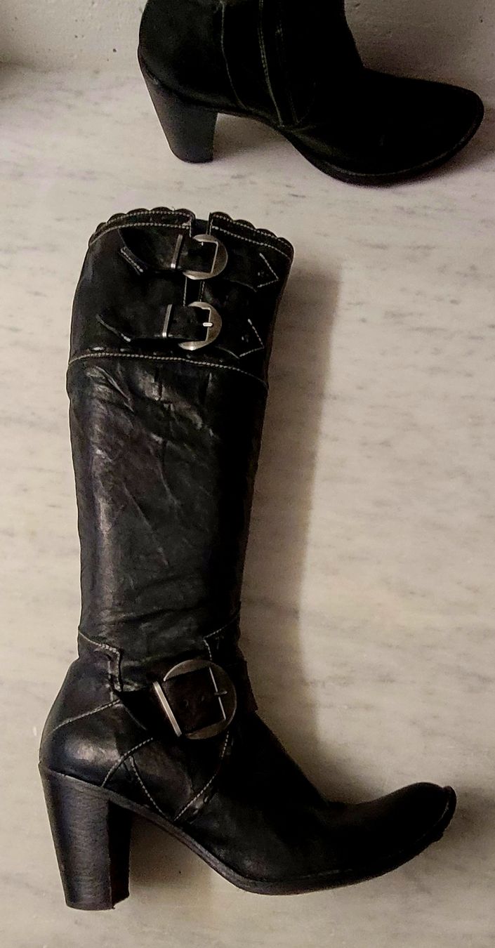 Scarpe da donna: Lederstiefel schwarz Gr 41 – Usato da Ruggell venduto da liverzano1 1