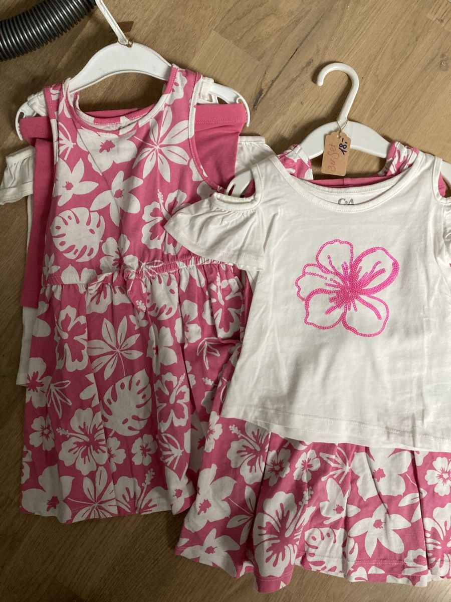 C&A Lotti & Set di vestiti: 3er Set Sommerkleider Gr. 98 C&A – Usato da Kefikon ZH venduto da Klukka97