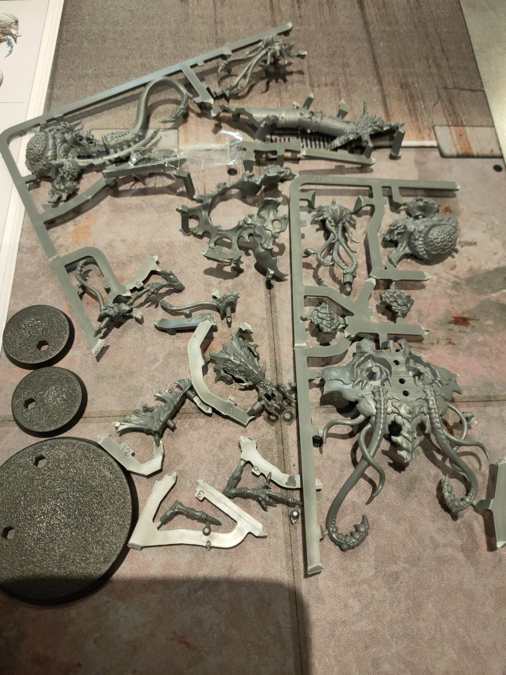 Modellbausätze & Standmodelle: Neurotyrant der Tyraniden, Warhammer 40k – Neu (gemäss Beschreibung) aus Baden von Araneus 1