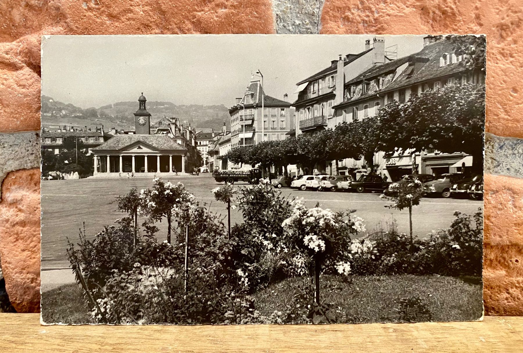 Ansichtskarten: 1962 - PLACE DE MARCHÉ - Oldtimer - Vevey – Gebraucht aus Root von ENGLAND-TREASURES