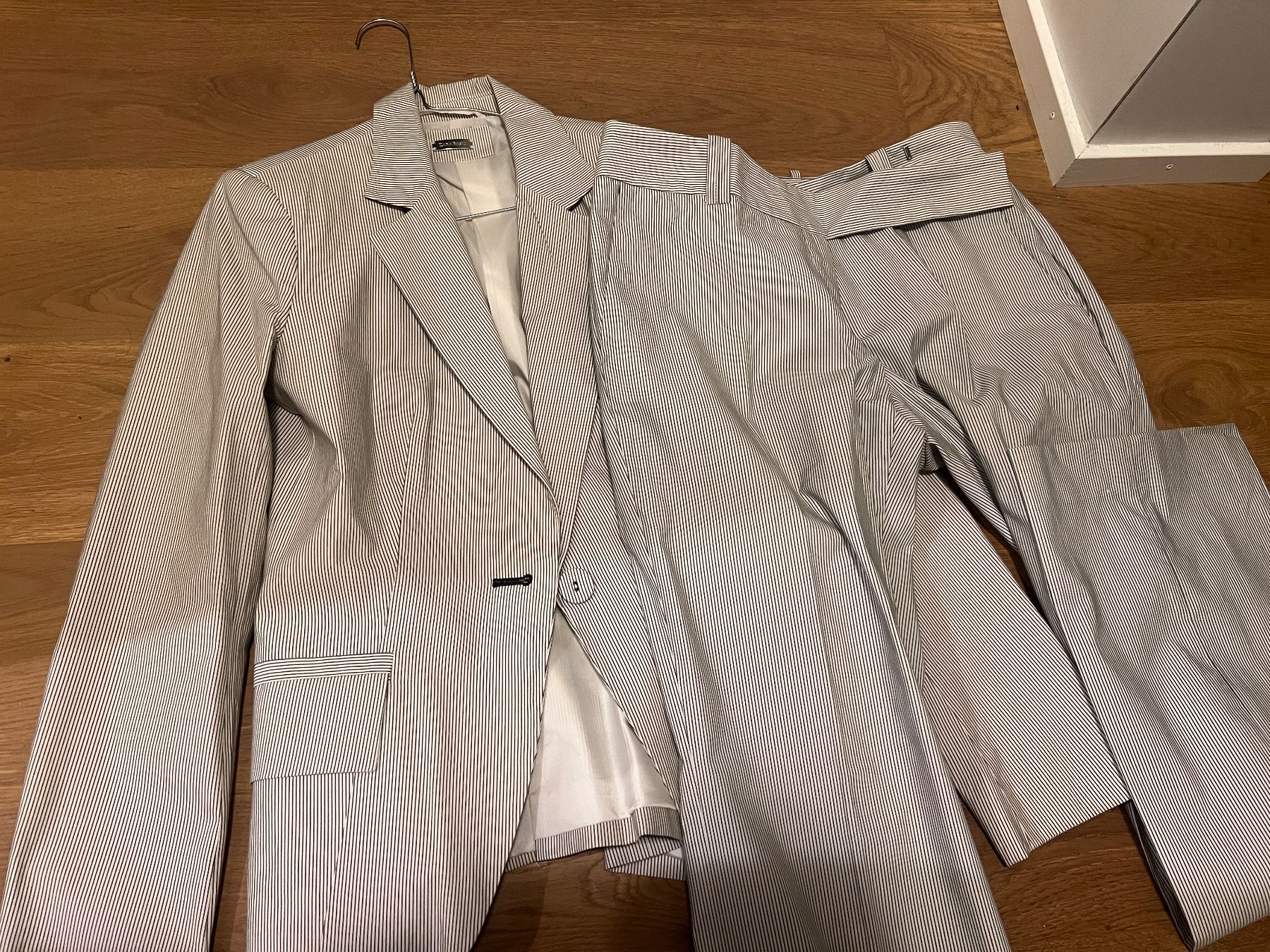 Zara Completi & Tailleur: Zara Basic Hosenanzug grau gestreift, Gr. M, top Zustand! – Usato da Herzogenbuchsee venduto da jenny.24.01