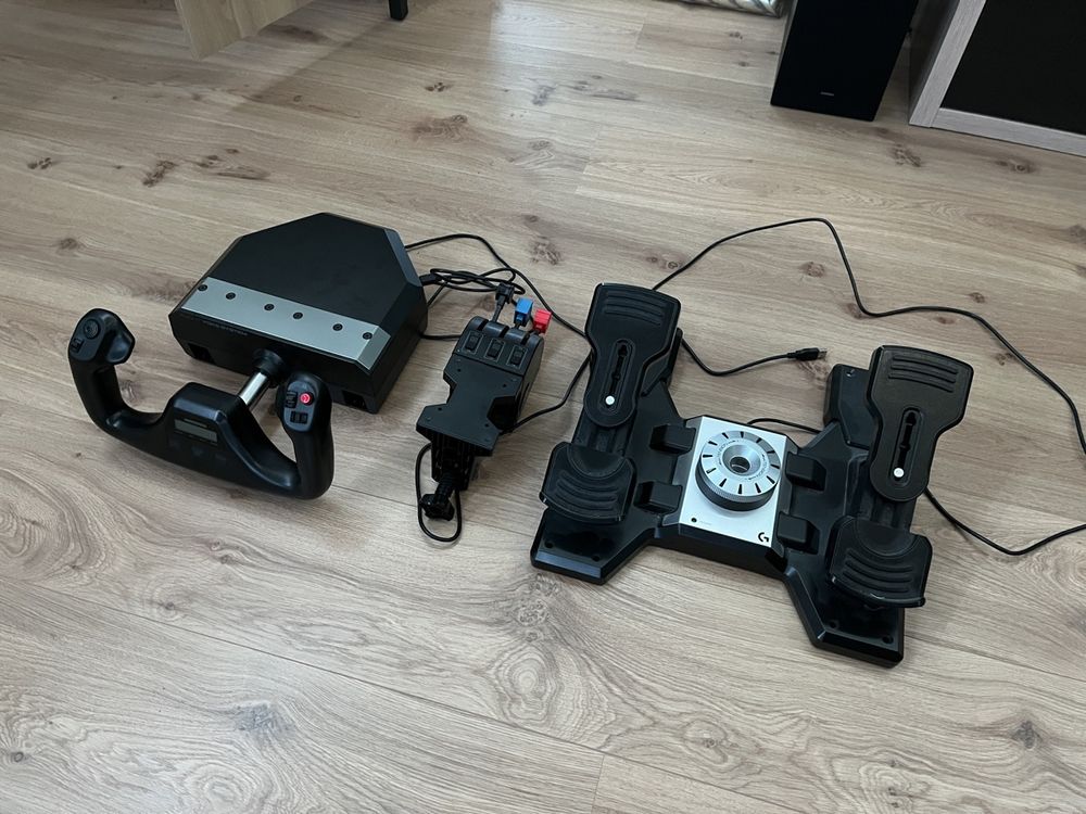 Logitech Saitek Pro Rudder und Pedals Flugsimulator (Gebraucht) in ...