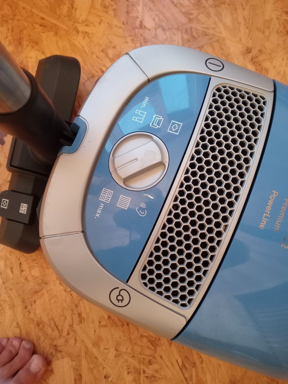 Miele Staubsauger & Zubehör: Staubsauger Miele Complete C2 powerline 890w – Gebraucht aus Prez-vers-Siviriez von Monija70 2