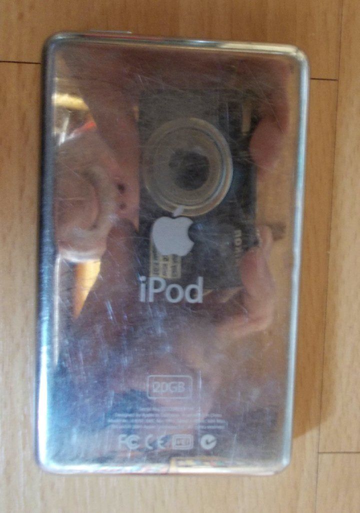 Apple Lettore multimediale portatile: iPod 4th Gen B/W 20Gb Collector – Usato da Bussigny venduto da Cglloq 1