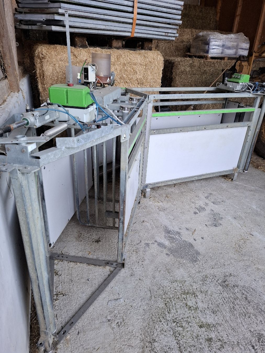 Tutte le macchine: Abruffutterstation Schweine – Usato da Giswil venduto da saveri