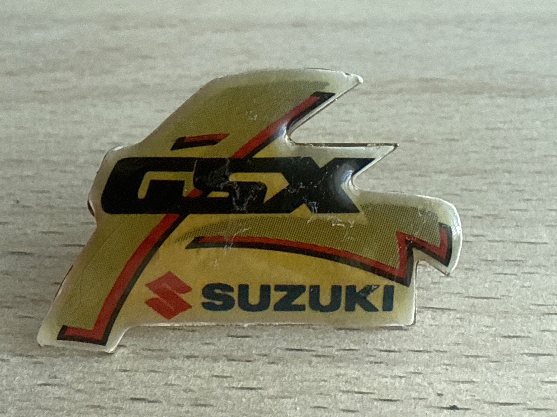 Placchette & Badge: Pin  Suzuki GSX – Usato da Glattbrugg venduto da Schweigmatt