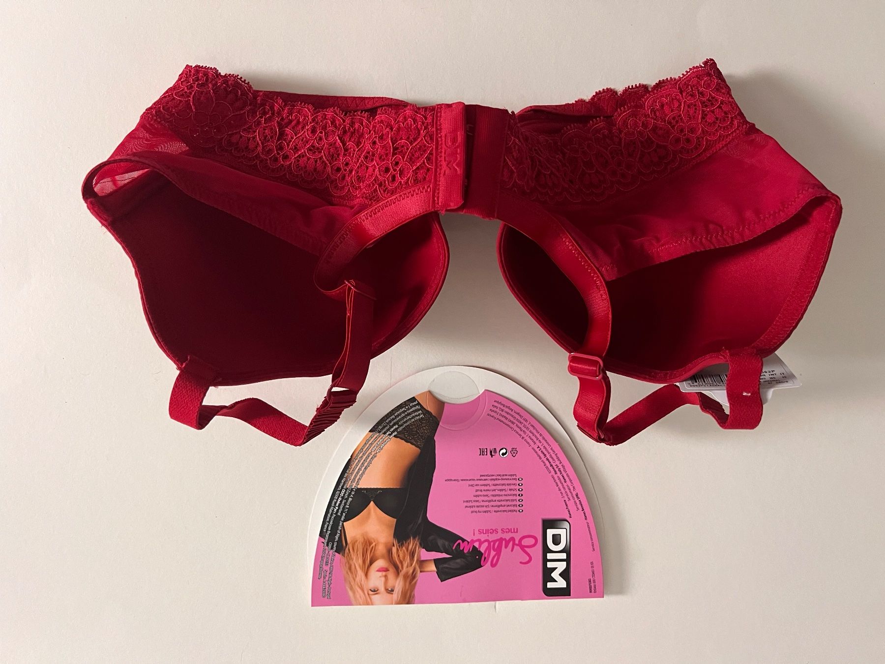 Dim Altra biancheria intima: DIM, Schalen-BH SUMBLIM, Grösse 80D, Farbe Rot – Nuovo e nell'imballaggio originale da Rudolfstetten venduto da gst_g7xl 8
