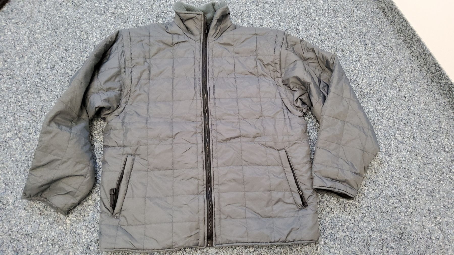 Giacche: Audi Steppjacke Winterjacke Herren Grösse S Grau – Usato da Herisau venduto da Nluanalucas