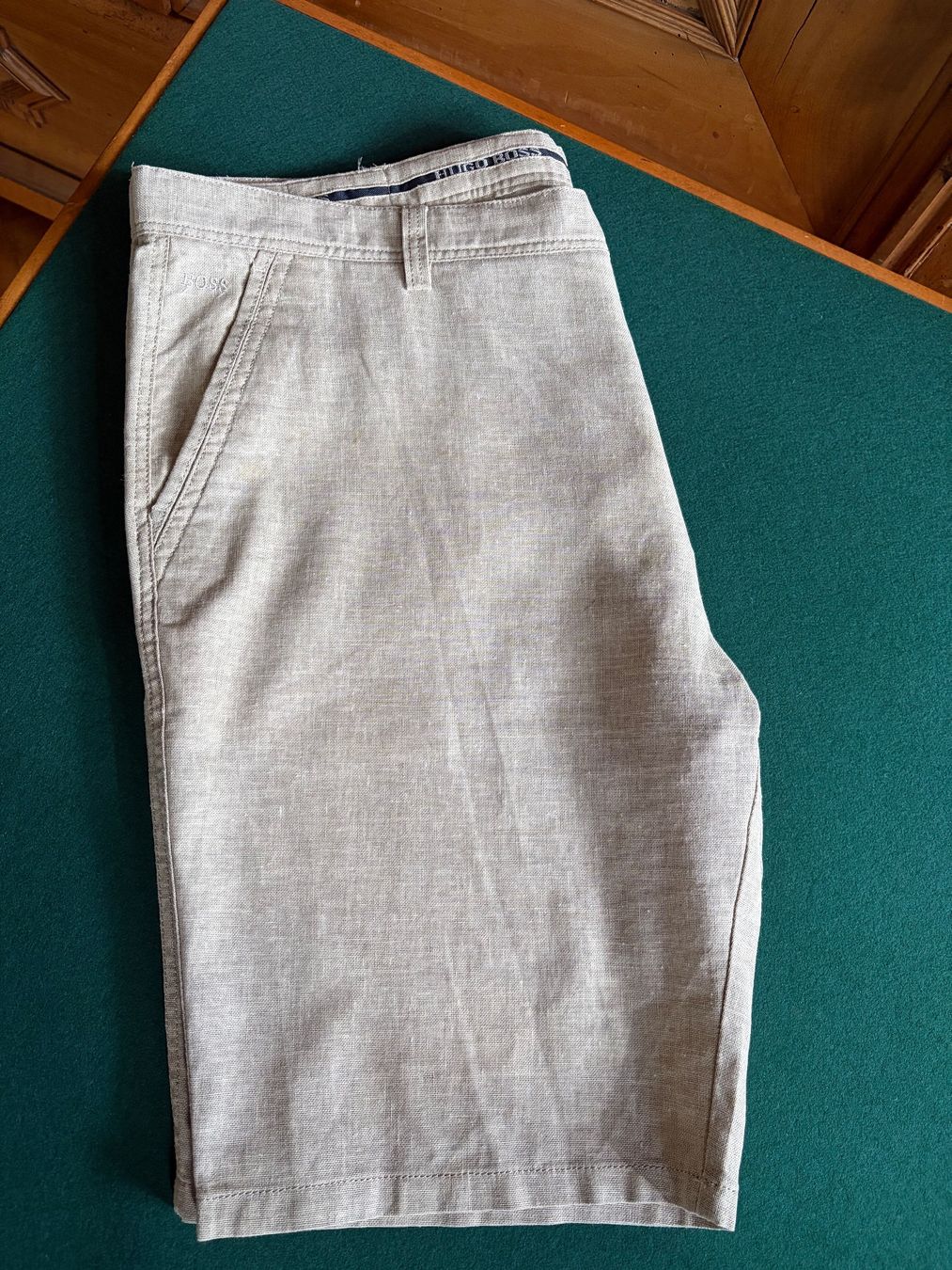 Hugo Boss Pantaloni: HUGO BOSS PHOENIX 23660  Elegante Bermudashorts  Größe 44 – Usato da Interlaken venduto da Bona55 9
