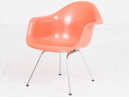 Vitra Fiberglass Armchair auf H-Base Low von Eames