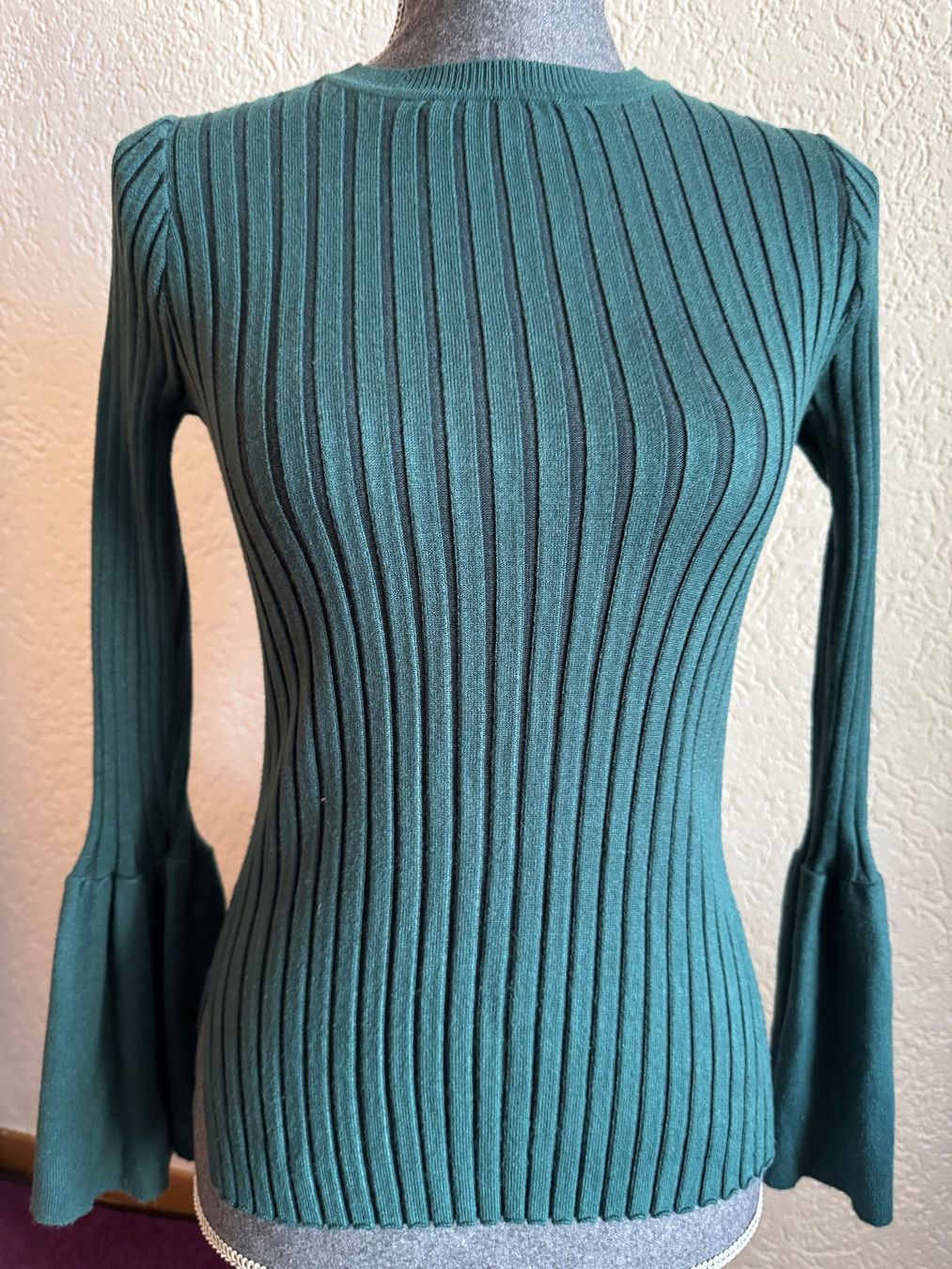 Maglioni & Felpe: Dunkel Grüner Herbst Pullover mit Trompetenärmel S C&A – Usato da Frenkendorf venduto da Style365